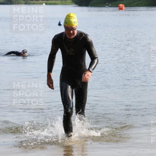 15.06.2025 - 27. Vierlanden-Triathlon Lena Gebhardt http://msf.ph/oto/8047550 15.06.2025 08:49:39 Schwimmen 172 meine-sportfotos.de