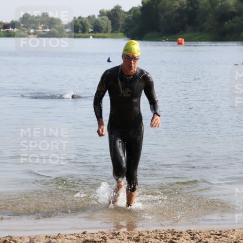 15.06.2025 - 27. Vierlanden-Triathlon Lena Gebhardt http://msf.ph/oto/8047552 15.06.2025 08:49:39 Schwimmen 172 meine-sportfotos.de