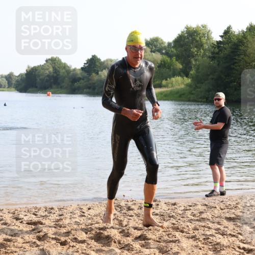 15.06.2025 - 27. Vierlanden-Triathlon Lena Gebhardt http://msf.ph/oto/8047564 15.06.2025 08:49:42 Schwimmen 172 meine-sportfotos.de