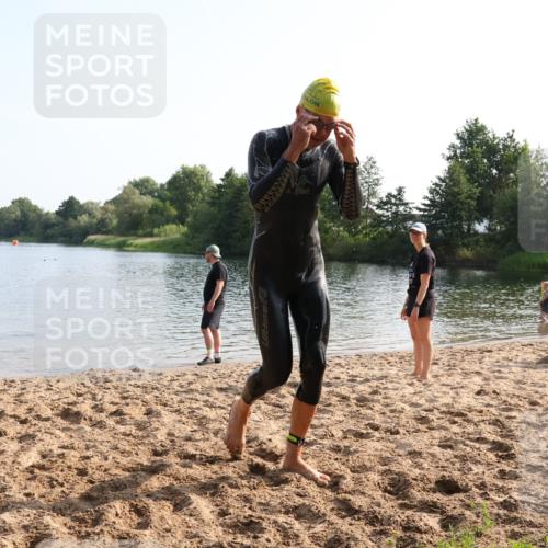 15.06.2025 - 27. Vierlanden-Triathlon Lena Gebhardt http://msf.ph/oto/8047568 15.06.2025 08:49:44 Schwimmen 172 meine-sportfotos.de