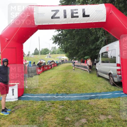 21.06.2025 - 27. Vierlanden-Triathlon MichiJ http://msf.ph/oto/8047592 15.06.2026 14:13:42 Ziel 1254, 1311 meine-sportfotos.de