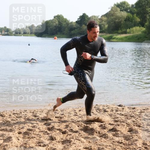 15.06.2025 - 27. Vierlanden-Triathlon Lena Gebhardt http://msf.ph/oto/8047600 15.06.2025 08:50:10 Schwimmen 68 meine-sportfotos.de