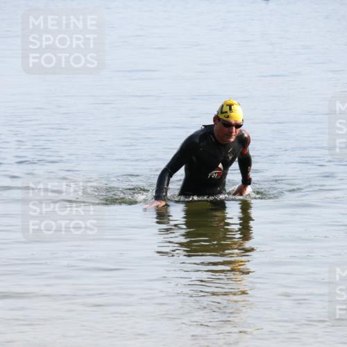 15.06.2025 - 27. Vierlanden-Triathlon Lena Gebhardt http://msf.ph/oto/8047610 15.06.2025 08:50:24 Schwimmen  meine-sportfotos.de