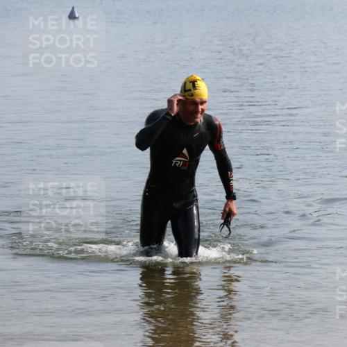 15.06.2025 - 27. Vierlanden-Triathlon Lena Gebhardt http://msf.ph/oto/8047615 15.06.2025 08:50:28 Schwimmen 143 meine-sportfotos.de