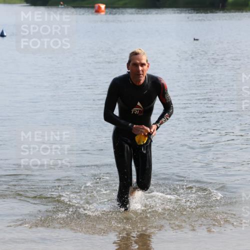 15.06.2025 - 27. Vierlanden-Triathlon Lena Gebhardt http://msf.ph/oto/8047619 15.06.2025 08:50:30 Schwimmen 143 meine-sportfotos.de
