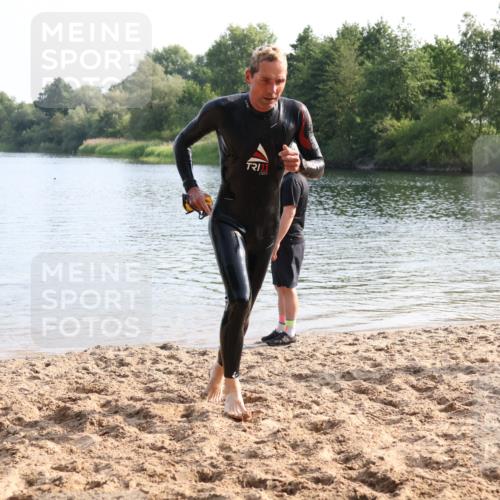 15.06.2025 - 27. Vierlanden-Triathlon Lena Gebhardt http://msf.ph/oto/8047634 15.06.2025 08:50:35 Schwimmen 143 meine-sportfotos.de