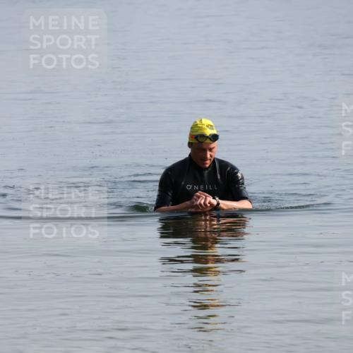15.06.2025 - 27. Vierlanden-Triathlon Lena Gebhardt http://msf.ph/oto/8047642 15.06.2025 08:50:59 Schwimmen  meine-sportfotos.de
