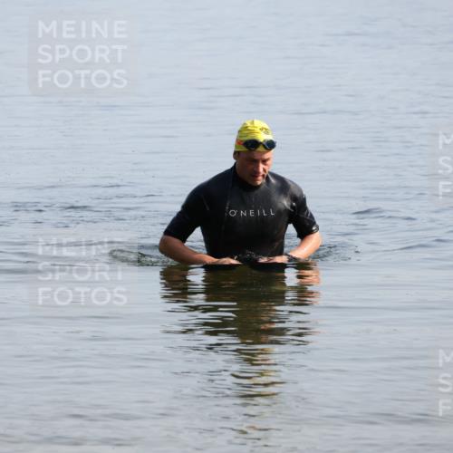 15.06.2025 - 27. Vierlanden-Triathlon Lena Gebhardt http://msf.ph/oto/8047645 15.06.2025 08:51:01 Schwimmen 90 meine-sportfotos.de