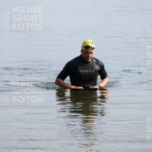 15.06.2025 - 27. Vierlanden-Triathlon Lena Gebhardt http://msf.ph/oto/8047647 15.06.2025 08:51:01 Schwimmen 90 meine-sportfotos.de