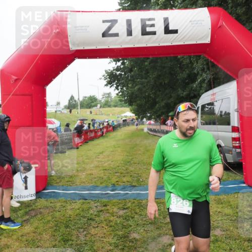 21.06.2025 - 27. Vierlanden-Triathlon MichiJ http://msf.ph/oto/8047657 15.06.2026 14:14:03 Ziel 826, 1170, 1284 meine-sportfotos.de