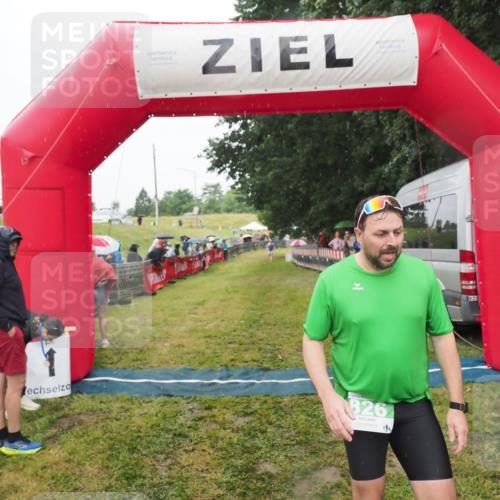 21.06.2025 - 27. Vierlanden-Triathlon MichiJ http://msf.ph/oto/8047660 15.06.2026 14:14:03 Ziel 826, 1170, 1284 meine-sportfotos.de