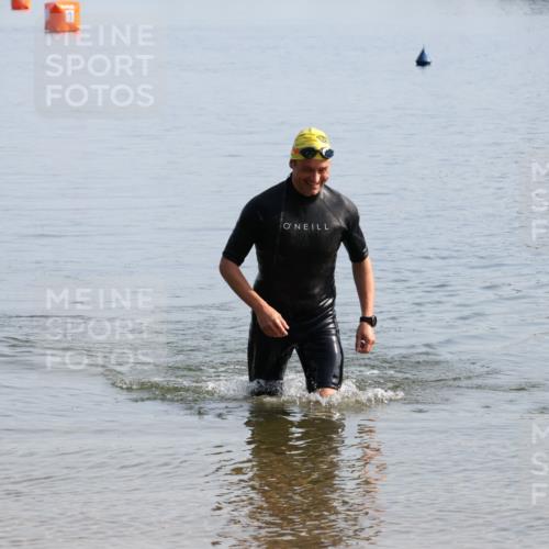 15.06.2025 - 27. Vierlanden-Triathlon Lena Gebhardt http://msf.ph/oto/8047661 15.06.2025 08:51:06 Schwimmen 90 meine-sportfotos.de