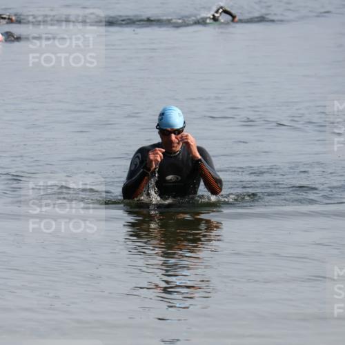 15.06.2025 - 27. Vierlanden-Triathlon Lena Gebhardt http://msf.ph/oto/8047690 15.06.2025 08:52:16 Schwimmen  meine-sportfotos.de