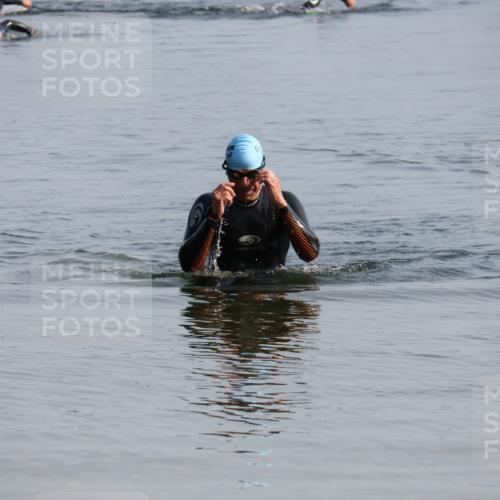 15.06.2025 - 27. Vierlanden-Triathlon Lena Gebhardt http://msf.ph/oto/8047692 15.06.2025 08:52:16 Schwimmen  meine-sportfotos.de