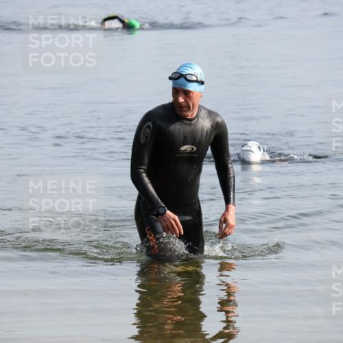 15.06.2025 - 27. Vierlanden-Triathlon Lena Gebhardt http://msf.ph/oto/8047693 15.06.2025 08:52:22 Schwimmen  meine-sportfotos.de