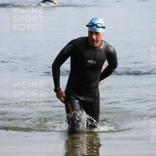 15.06.2025 - 27. Vierlanden-Triathlon Lena Gebhardt http://msf.ph/oto/8047697 15.06.2025 08:52:23 Schwimmen 163 meine-sportfotos.de