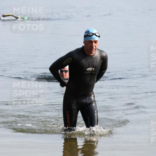 15.06.2025 - 27. Vierlanden-Triathlon Lena Gebhardt http://msf.ph/oto/8047701 15.06.2025 08:52:24 Schwimmen 163 meine-sportfotos.de