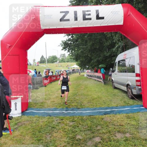 21.06.2025 - 27. Vierlanden-Triathlon MichiJ http://msf.ph/oto/8047707 15.06.2026 14:14:31 Ziel 1167 meine-sportfotos.de