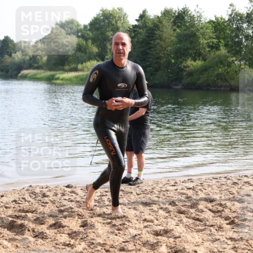 15.06.2025 - 27. Vierlanden-Triathlon Lena Gebhardt http://msf.ph/oto/8047712 15.06.2025 08:52:31 Schwimmen 163 meine-sportfotos.de