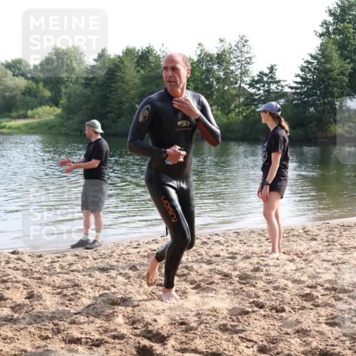 15.06.2025 - 27. Vierlanden-Triathlon Lena Gebhardt http://msf.ph/oto/8047718 15.06.2025 08:52:32 Schwimmen 163 meine-sportfotos.de