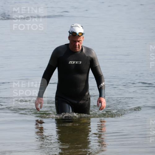15.06.2025 - 27. Vierlanden-Triathlon Lena Gebhardt http://msf.ph/oto/8047720 15.06.2025 08:52:34 Schwimmen 163 meine-sportfotos.de