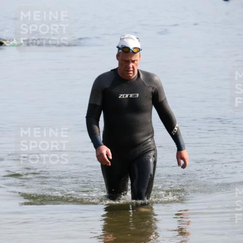 15.06.2025 - 27. Vierlanden-Triathlon Lena Gebhardt http://msf.ph/oto/8047723 15.06.2025 08:52:37 Schwimmen 163 meine-sportfotos.de