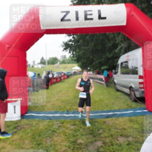 21.06.2025 - 27. Vierlanden-Triathlon MichiJ http://msf.ph/oto/8047748 15.06.2026 14:14:44 Ziel 1164, 1312 meine-sportfotos.de