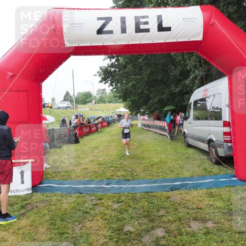 21.06.2025 - 27. Vierlanden-Triathlon MichiJ http://msf.ph/oto/8047764 15.06.2026 14:15:00 Ziel 1189 meine-sportfotos.de
