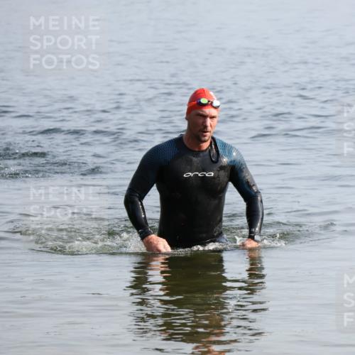 15.06.2025 - 27. Vierlanden-Triathlon Lena Gebhardt http://msf.ph/oto/8047777 15.06.2025 08:53:04 Schwimmen 133 meine-sportfotos.de