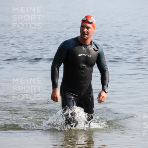 15.06.2025 - 27. Vierlanden-Triathlon Lena Gebhardt http://msf.ph/oto/8047784 15.06.2025 08:53:08 Schwimmen 133 meine-sportfotos.de