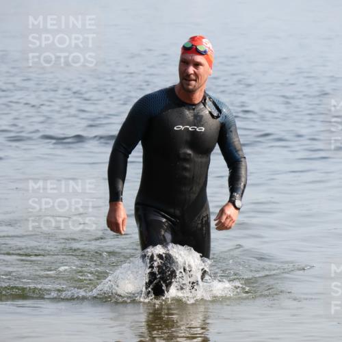 15.06.2025 - 27. Vierlanden-Triathlon Lena Gebhardt http://msf.ph/oto/8047786 15.06.2025 08:53:08 Schwimmen 133 meine-sportfotos.de