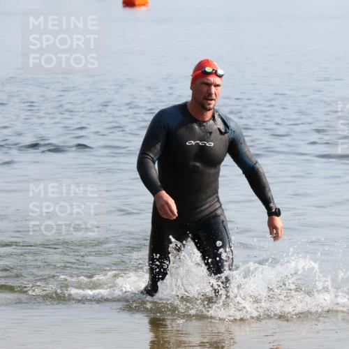 15.06.2025 - 27. Vierlanden-Triathlon Lena Gebhardt http://msf.ph/oto/8047788 15.06.2025 08:53:09 Schwimmen 133 meine-sportfotos.de