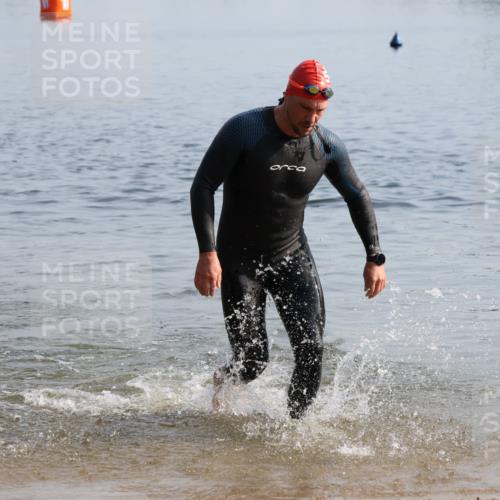 15.06.2025 - 27. Vierlanden-Triathlon Lena Gebhardt http://msf.ph/oto/8047792 15.06.2025 08:53:10 Schwimmen 133 meine-sportfotos.de