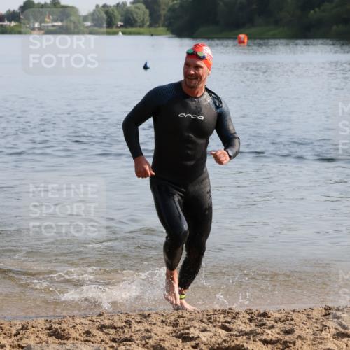 15.06.2025 - 27. Vierlanden-Triathlon Lena Gebhardt http://msf.ph/oto/8047796 15.06.2025 08:53:11 Schwimmen 133, 169 meine-sportfotos.de