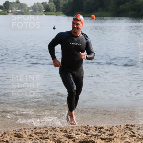 15.06.2025 - 27. Vierlanden-Triathlon Lena Gebhardt http://msf.ph/oto/8047798 15.06.2025 08:53:11 Schwimmen 133, 169 meine-sportfotos.de
