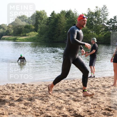 15.06.2025 - 27. Vierlanden-Triathlon Lena Gebhardt http://msf.ph/oto/8047806 15.06.2025 08:53:12 Schwimmen 133, 169 meine-sportfotos.de