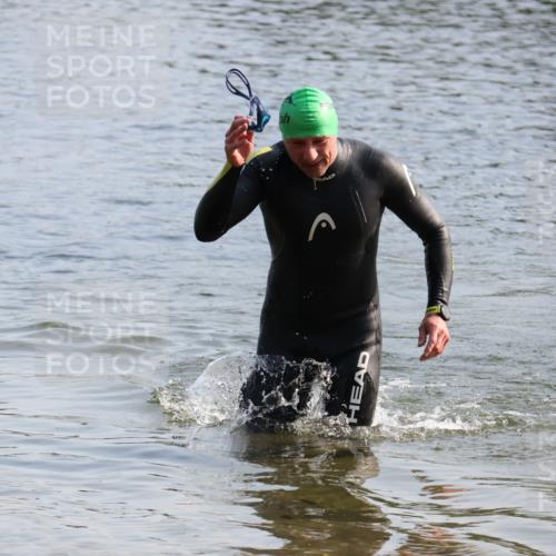15.06.2025 - 27. Vierlanden-Triathlon Lena Gebhardt http://msf.ph/oto/8047808 15.06.2025 08:53:17 Schwimmen 133, 162, 169 meine-sportfotos.de