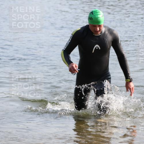 15.06.2025 - 27. Vierlanden-Triathlon Lena Gebhardt http://msf.ph/oto/8047814 15.06.2025 08:53:18 Schwimmen 133, 162, 169 meine-sportfotos.de