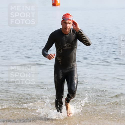 15.06.2025 - 27. Vierlanden-Triathlon Lena Gebhardt http://msf.ph/oto/8047816 15.06.2025 08:53:19 Schwimmen 133, 162, 169 meine-sportfotos.de