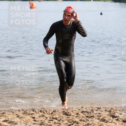 15.06.2025 - 27. Vierlanden-Triathlon Lena Gebhardt http://msf.ph/oto/8047820 15.06.2025 08:53:19 Schwimmen 133, 162, 169 meine-sportfotos.de