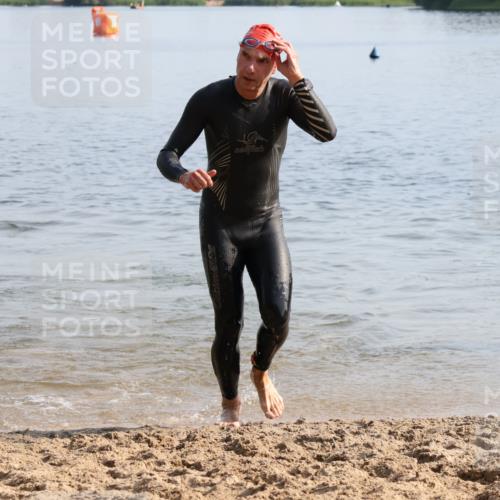 15.06.2025 - 27. Vierlanden-Triathlon Lena Gebhardt http://msf.ph/oto/8047821 15.06.2025 08:53:19 Schwimmen 133, 162, 169 meine-sportfotos.de