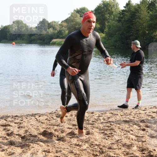 15.06.2025 - 27. Vierlanden-Triathlon Lena Gebhardt http://msf.ph/oto/8047827 15.06.2025 08:53:21 Schwimmen 133, 162, 169 meine-sportfotos.de