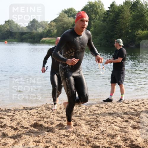 15.06.2025 - 27. Vierlanden-Triathlon Lena Gebhardt http://msf.ph/oto/8047829 15.06.2025 08:53:21 Schwimmen 133, 162, 169 meine-sportfotos.de