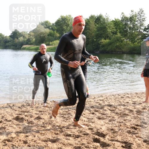 15.06.2025 - 27. Vierlanden-Triathlon Lena Gebhardt http://msf.ph/oto/8047832 15.06.2025 08:53:22 Schwimmen 133, 162, 169 meine-sportfotos.de