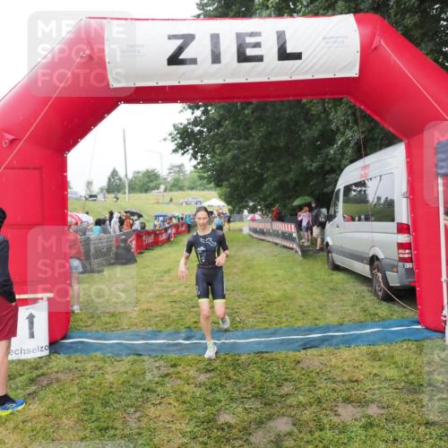 21.06.2025 - 27. Vierlanden-Triathlon MichiJ http://msf.ph/oto/8047835 15.06.2026 14:15:40 Ziel 1211, 1309 meine-sportfotos.de