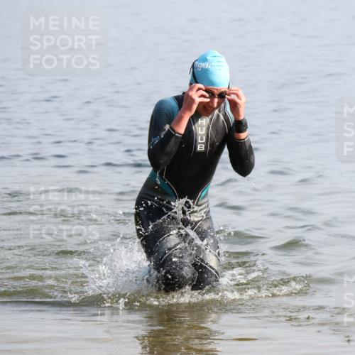 15.06.2025 - 27. Vierlanden-Triathlon Lena Gebhardt http://msf.ph/oto/8047845 15.06.2025 08:53:42 Schwimmen 202 meine-sportfotos.de