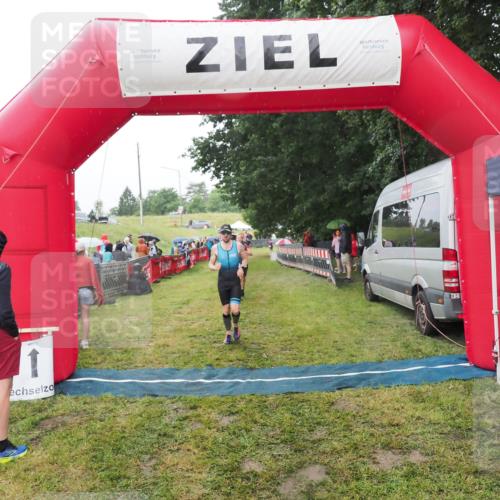 21.06.2025 - 27. Vierlanden-Triathlon MichiJ http://msf.ph/oto/8047850 15.06.2026 14:15:44 Ziel 1172, 1211, 1309 meine-sportfotos.de