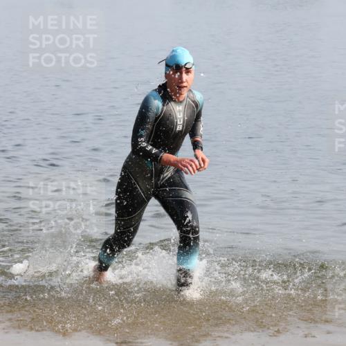 15.06.2025 - 27. Vierlanden-Triathlon Lena Gebhardt http://msf.ph/oto/8047851 15.06.2025 08:53:43 Schwimmen 202 meine-sportfotos.de