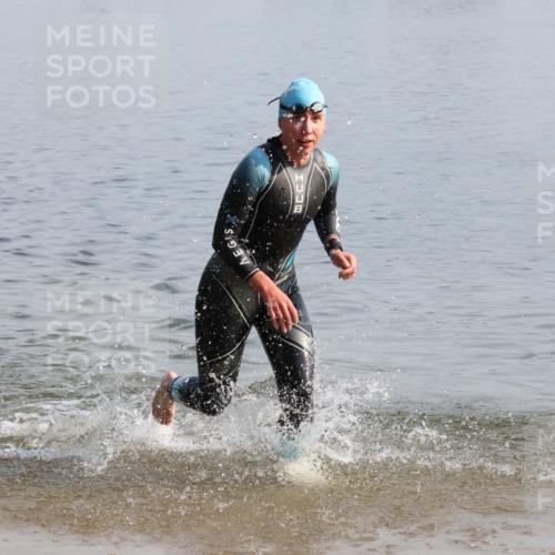 15.06.2025 - 27. Vierlanden-Triathlon Lena Gebhardt http://msf.ph/oto/8047853 15.06.2025 08:53:43 Schwimmen 202 meine-sportfotos.de