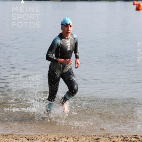 15.06.2025 - 27. Vierlanden-Triathlon Lena Gebhardt http://msf.ph/oto/8047857 15.06.2025 08:53:44 Schwimmen 202 meine-sportfotos.de
